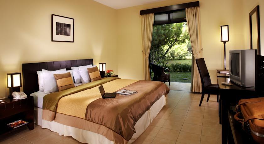 Puteri Gunung Hotel Lembang Exterior photo