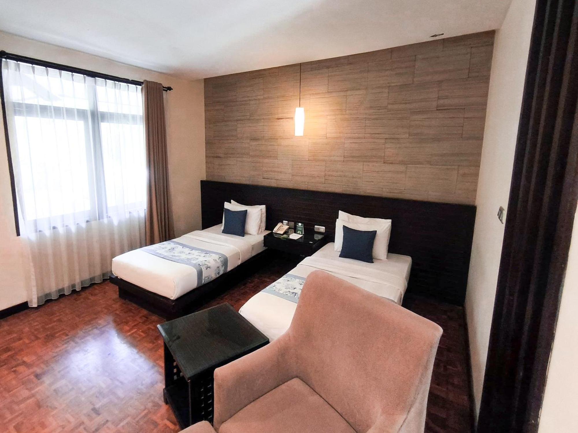 Puteri Gunung Hotel Lembang Exterior photo