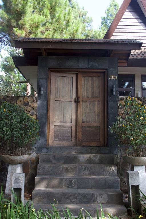 Puteri Gunung Hotel Lembang Exterior photo