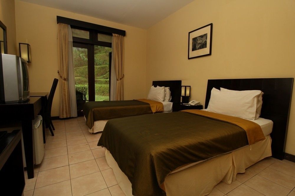 Puteri Gunung Hotel Lembang Exterior photo