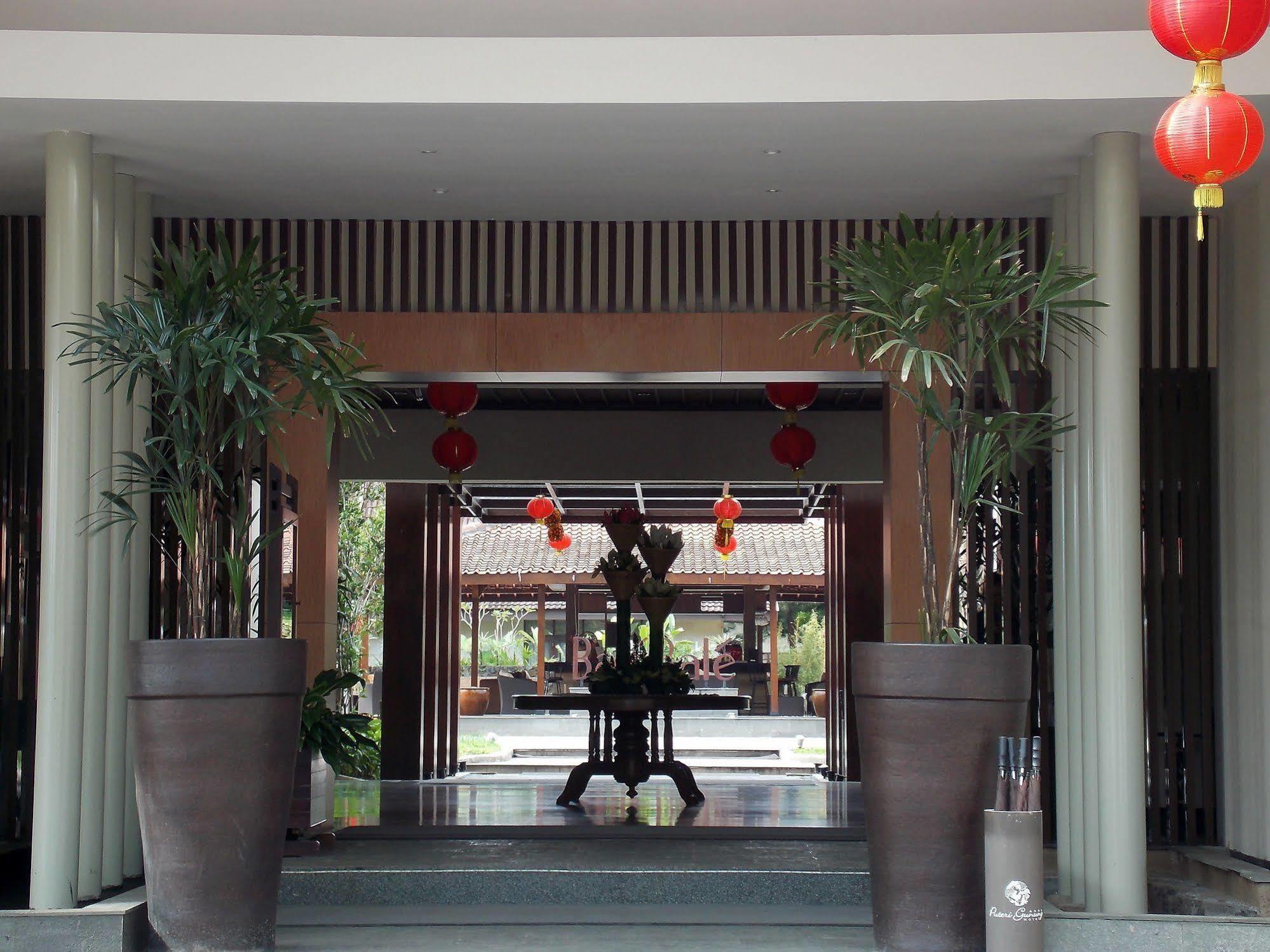 Puteri Gunung Hotel Lembang Exterior photo