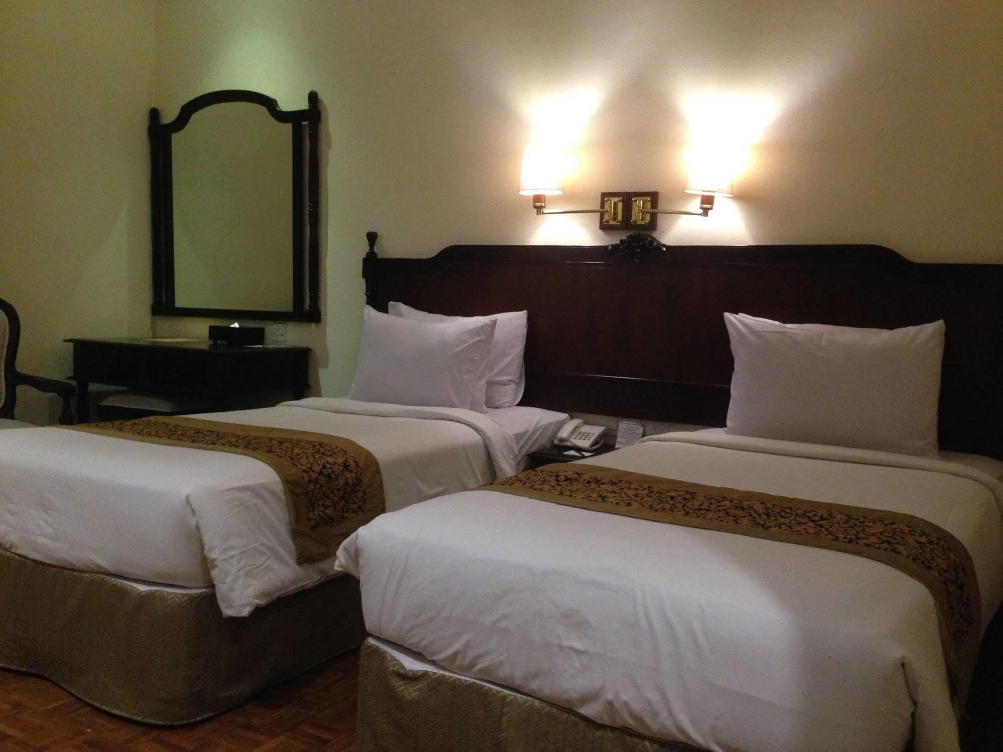Puteri Gunung Hotel Lembang Exterior photo