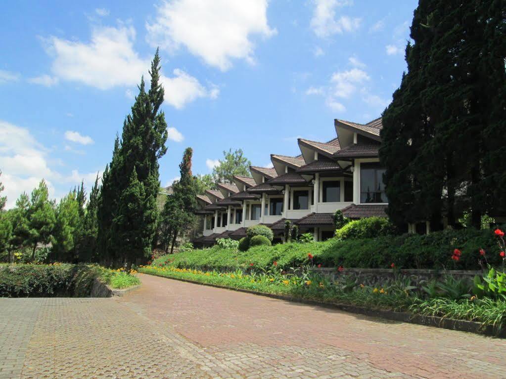 Puteri Gunung Hotel Lembang Exterior photo