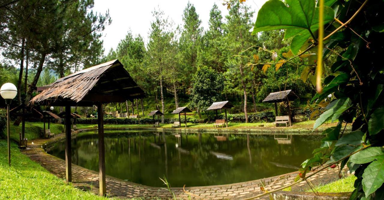 Puteri Gunung Hotel Lembang Exterior photo